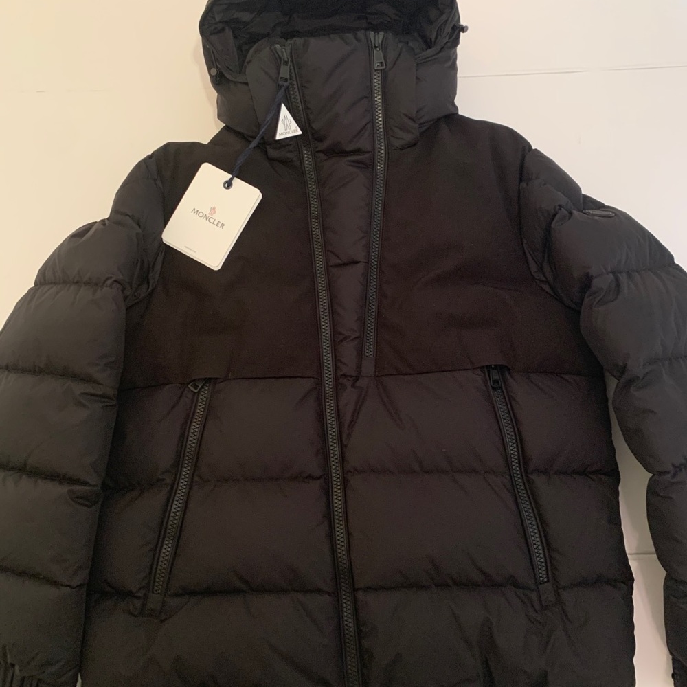 MONCLER LAVEDA GIUBBOTTO MENS DOWN JACKET PUFFER